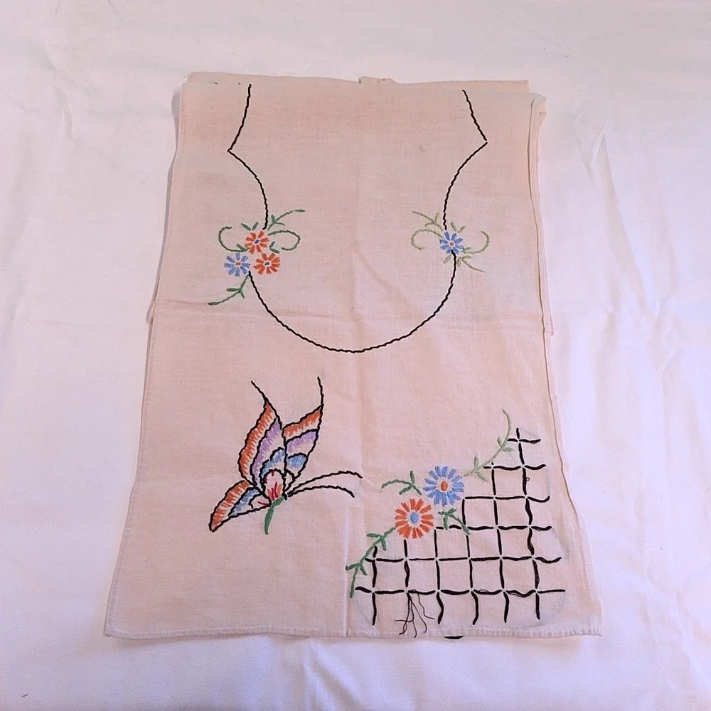 Vintage Embroidered Linens Multicolor Bird Butterfly Floral Set Craft Cutters